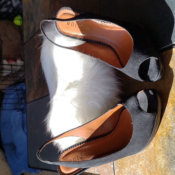 NWOT - UNISA, size 6 1/2 Sling back, black opened toe, suede heels 👠 - Picture 2 of 9